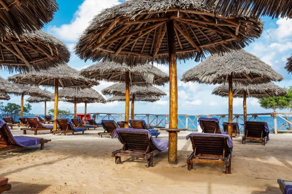 Veraclub Sunset Beach Nungwi Bagian luar foto